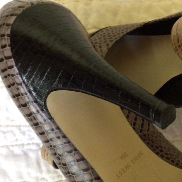 Nine West Croc-embossed heels, Size 9 Medium - Picture 8 of 8